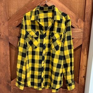 Amazon Men’s Button-Up Shirt Size L Smoke free home